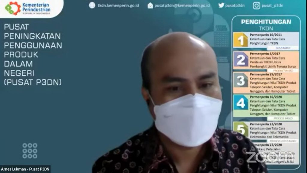 penyampaian materi sosialisasi alur pendaftaran sertifikasi TKDN oleh Arnes Lukman Kemenperin