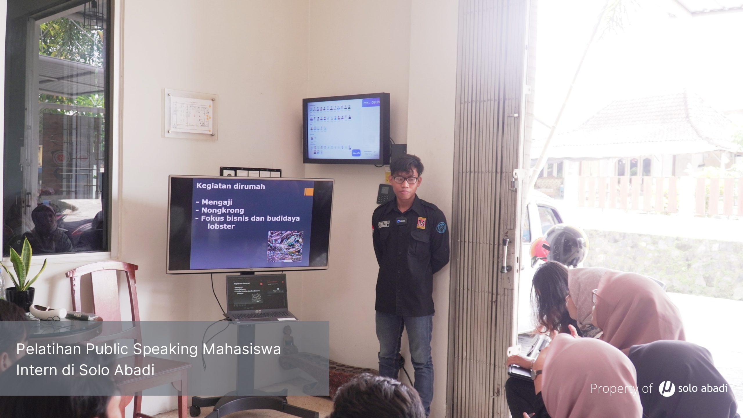 Pelatihan Public Speaking Mahasiswa Intern Bersama Solo Abadi