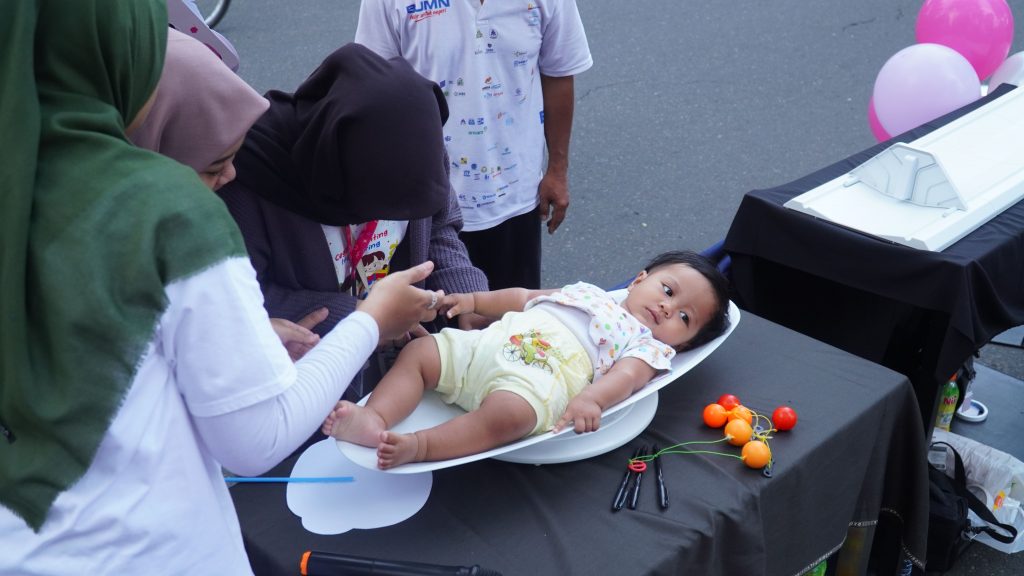 berat badan bayi usia 2 bulan