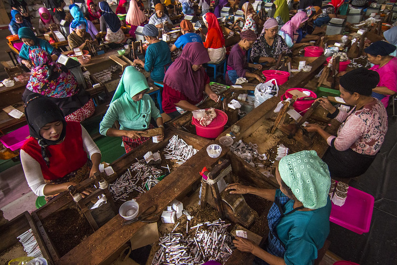 Description of cigarette factories dominated by women