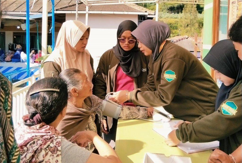 Kegiatan posyandu lansia 
