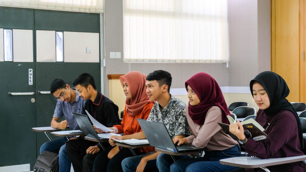 Perancangan Kursi Kuliah yang Ergonomis 